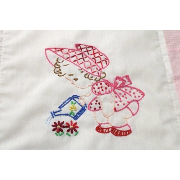 Vintage Hand Embroidered Baby Crib Quilt Pink Children Playing 1980s - Picture 7 of 12
